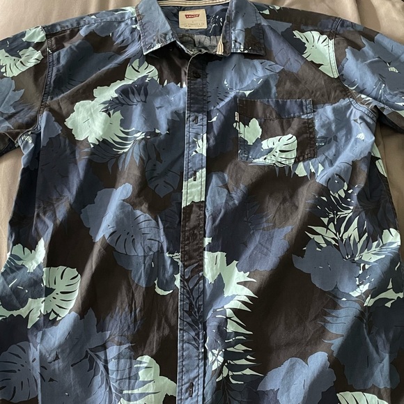Levi's Other - button up!